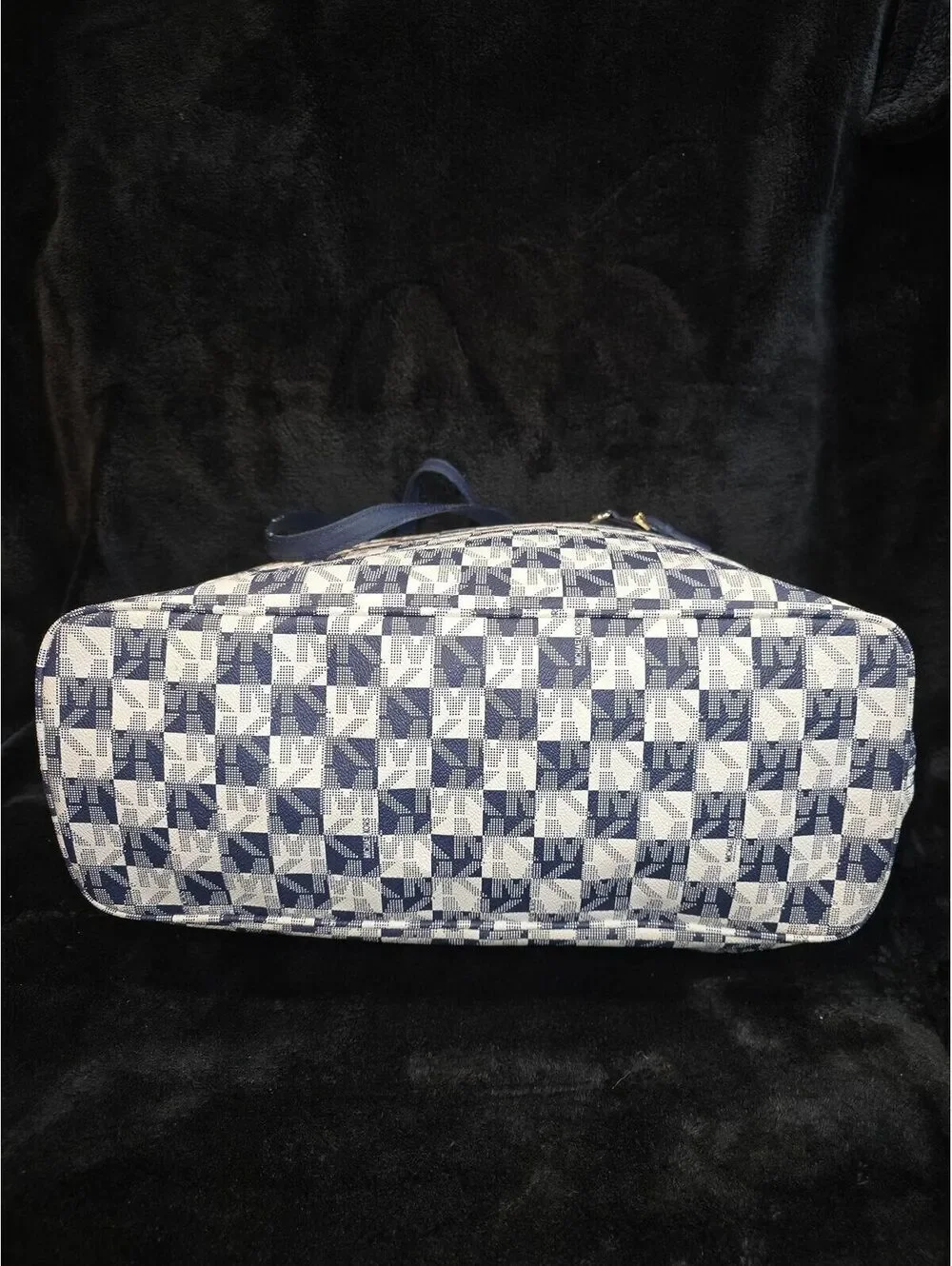 140. Michael Kors Blue and White Tote